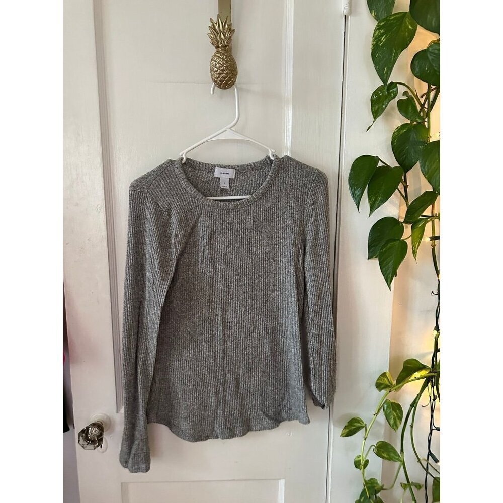 Old Navy women’s size small gray long sleeve shirt